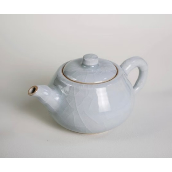 Ice-cracked teapot
